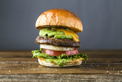 ハンバーガーほかデザートやビールまで楽しめるショップ。お休みは、月9~10日で働きやすい環境です◎
