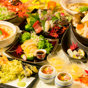 銘柄地鶏や京野菜、大間産の本マグロなど、全国各地から厳選した素材を使っています。