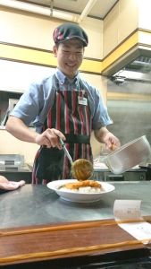 現在活躍中のスタッフの8割は、飲食店デビューの中途入社!学べる環境が充実しています。