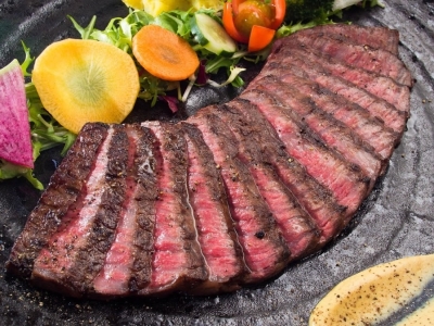 イチオシメニューの【特撰黒毛和牛かたまり燻火焼き】