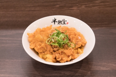 「半熟堂」は、「一輝」とテレビ番組でも取り上げられる中国料理「北京本店」とのコラボ店