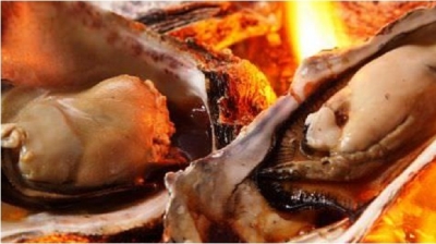 地元の漁師さん直伝の蒸し牡蠣や、焼き牡蠣、フライなどを手がけます!