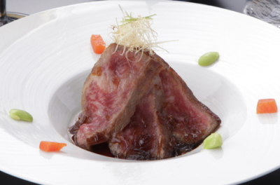 店内は、落ち着いた雰囲気。大小宴会にも対応できる個室完備。ゆっくりとお料理をご堪能いただけます。