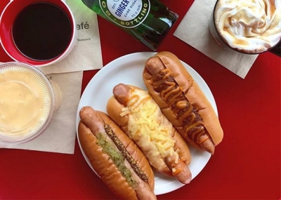 海外のカフェにいるような気分になるお店。個性的なコンセプトのお店の魅力を伝えてくださいね。