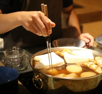 カウンター越しにお客さまとの会話も楽しめます