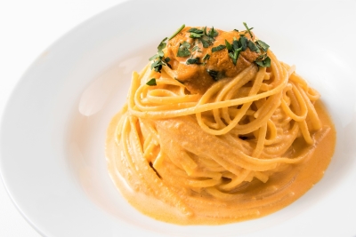 一番人気の『ウニの濃厚クリームソースパスタ』。