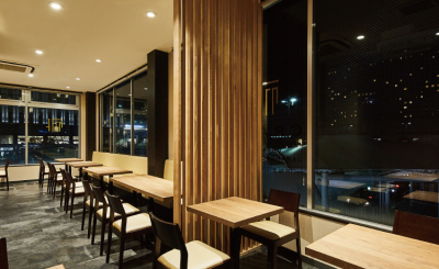 明るくアットホームな雰囲気の有明店。