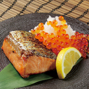 全国から厳選した食材と活魚をメインにした料理で、お客様に「感動の食体験」を提供