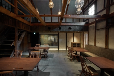 店内は30席。宿泊のお客様だけでなくコース専門のレストランとして営業します。