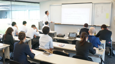 店長になれば、近隣で活躍する店長が集まる会議や近畿・全国エリア会議に参加。互いに情報交換ができます。