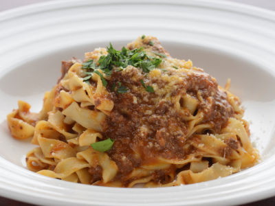 手打ちのパスタやジビエ料理など、本格イタリアンをベースにした料理の数々をご提供しています