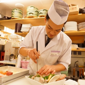 本格的なプロの技が学べる!そういった環境で自分の腕も磨けますよ^^