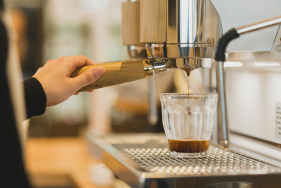 新しいアイディアをドンドン形にしながら、お客様に喜んでいただけるおいしいコーヒーを追求しています。