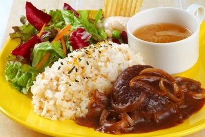 利用者のニーズを取り入れ、美味しくヘルシーなランチメニューを展開しています!