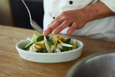 プラントベース(植物由来)のメニュー。経験やスキルにより、即セカンドシェフへ就任することも可能です。