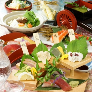 旬のお魚をふんだんに盛り込んだコース料理も人気。いろいろなお魚を扱って、スキルUPにもつながります。