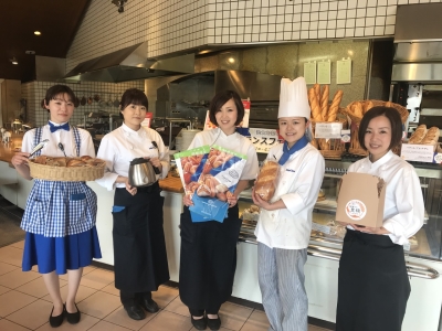 ”神戸屋ブランド”各店のスタッフ。熱い想いを込めて、美味しいパンと料理をお届け。