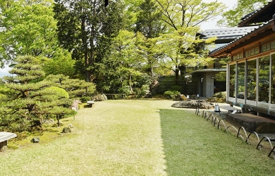 優美な庭園は、高名な庭師を京都から呼び寄せ造らせたものです。