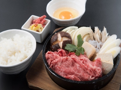 生産から加工、卸、小売、外食まで手がけ「日本一のお肉屋さん」を目指しています。