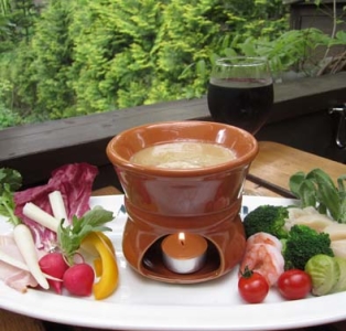 季節野菜や魚介類などが楽しめるバーニャカウダは人気メニュー。