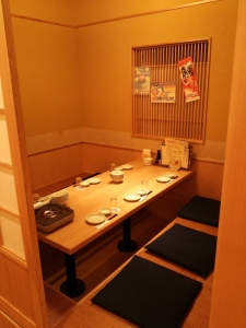 落ち着いた個室も完備。ちょい呑みから宴会、合コンなど、幅広い用途でご利用いただいております。