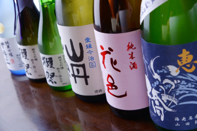 店内には、地酒がズラリ!中々出回らない貴重なお酒もあるのでお酒の知識も深まります。