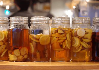 飲食業界はお客さまと一緒に創るエンターテインメント!楽しみながら仕事に取り組める環境です♪