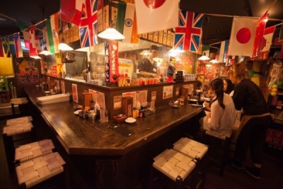 まずはホール業務から。お店の業務を一通り経験し、アルバイトスタッフの教育やシフト管理もお願いします。