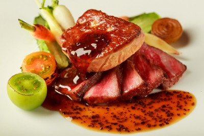新郎新婦の新たな門出をお料理で演出するという、夢のあるお仕事です。