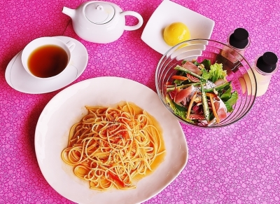 自家農園で採れた野菜や果物をつかったお料理をご提供しています。