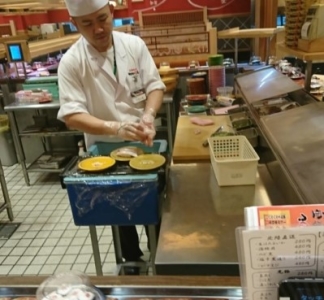 成長をめざす方には、スタッフ育成や数値管理など、マネジメントの知識をゼロから学べる環境をご用意。