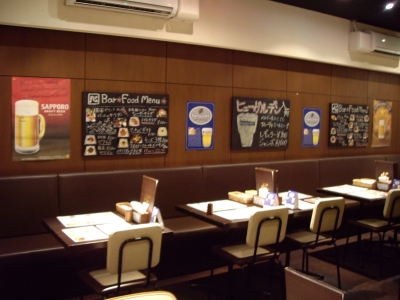 カフェのようなオシャレな店内で本格スープカレーを提供しています