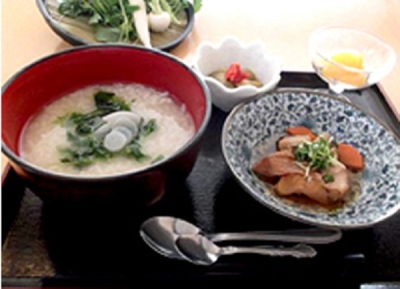 旬の食材や、季節の行事に合わせたお食事も提供します