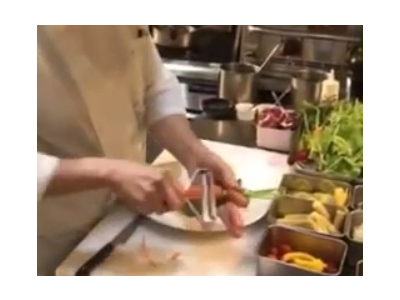 新しく生まれ変わった店で、私たちと一緒に働きましょう!