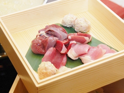 使用しているのは、主に佐賀県産の鶏肉。水炊き以外にも幅広い鶏料理をご用意しています!