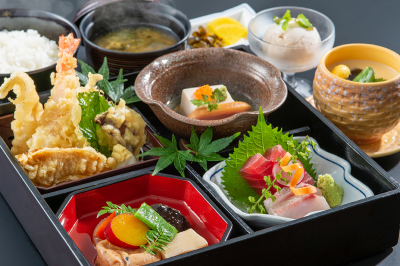 バスツアーでおなじみの「はとバス」直営。安定した環境で、長いキャリアを築けます。