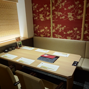 北陸甲信越地区に飲食の直営・FC20店舗以上を展開する企業が運営しています