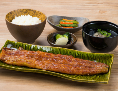 創業90年を超える、うなぎなど高級食材専門企業のグループで、安定性抜群!