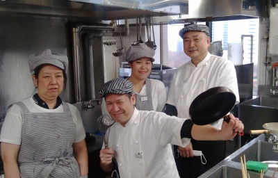 警察署内の食堂などで調理スタッフを募集します。