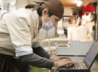 社員比率は6%。パートさんたちと力を合わせ、新メニューの開発もお願いします。
