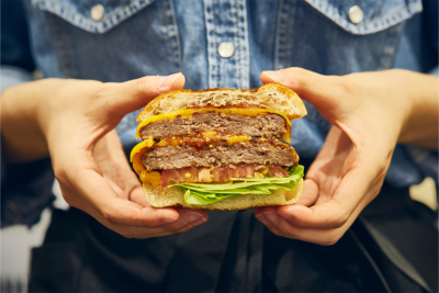 ハンバーガーももちろん和牛100%。お肉の味をしっかりと感じられます。
