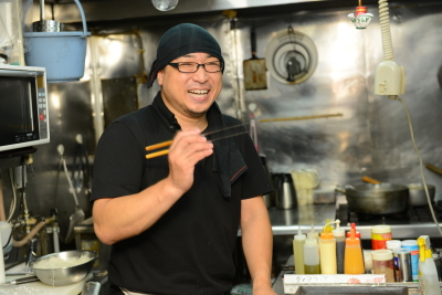 店内は広々として少人数から団体まで対応可能です。お客さまのニーズを見極めるノウハウを身につけましょう