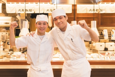 当社なら未経験でも最短4か月で店長へ!チームワークを大切により良いお店づくりをお願いします