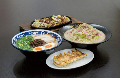 屋台生まれだから、ラーメン以外に焼鳥や一品中華など居酒屋メニューも豊富にあります♪