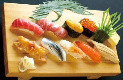 寿司50種類以上、一品料理20種類以上を食べ放題でご提供しています。