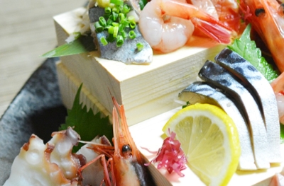 旬の北海道産食材のほか、日本全国から厳選食材を取り寄せています。