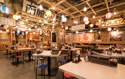 明るく心地よい接客でお客さまをお迎えし、お店を盛り上げてください。