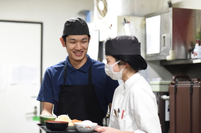 まずは店長を目指しましょう。その後はスーパーバイザーや本社の各部署の勤務を目指せます◎