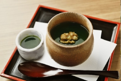 日本茶だけでなく、抹茶入りのビール&カクテルやお茶スイーツ、健康的な和食など、メニューが豊富です☆