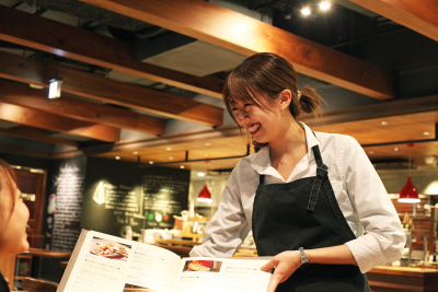 将来はアシスタントマネージャー、マネージャーに昇格。責任者としてお店の運営全般をおまかせします!